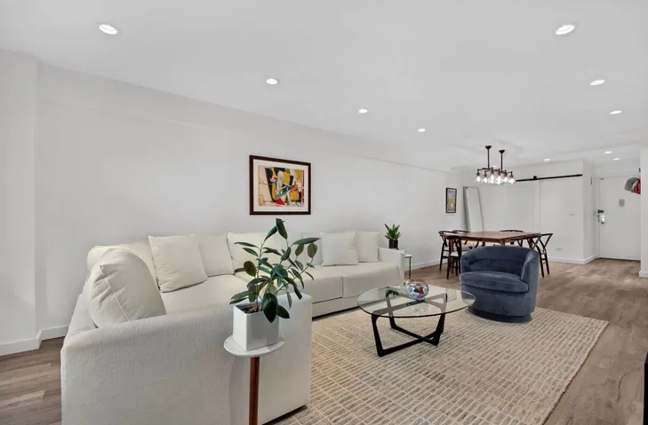 40 E 9TH Street, New York City, NY 10003