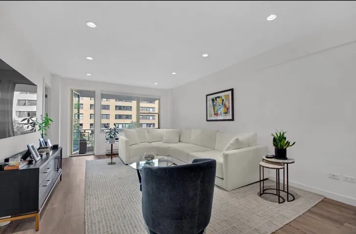 40 E 9TH Street, New York City, NY 10003