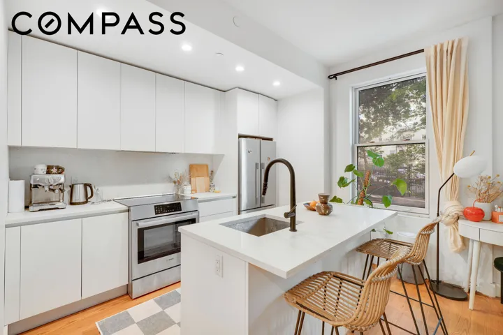 906 Prospect Place, New York City, NY 11213