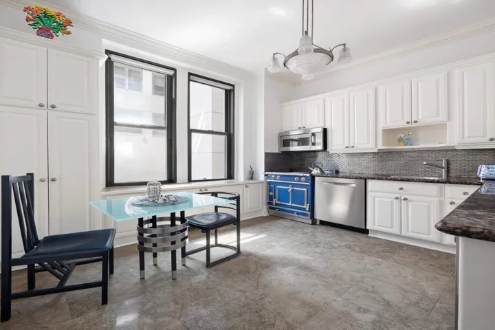 907 5th Avenue, New York City, NY 10021