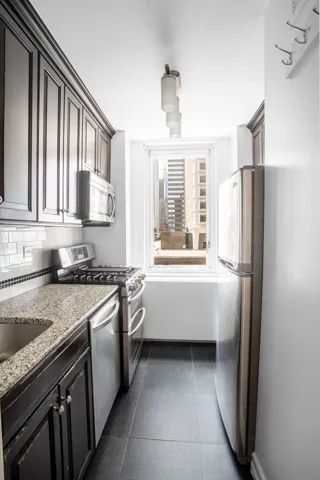 245 E 54TH Street, New York City, NY 10022