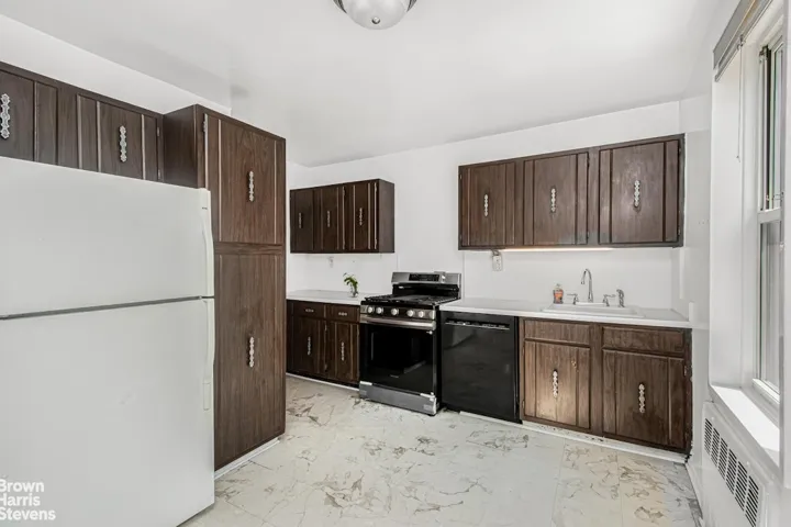 2736 INDEPENDENCE Avenue, New York City, NY 10463
