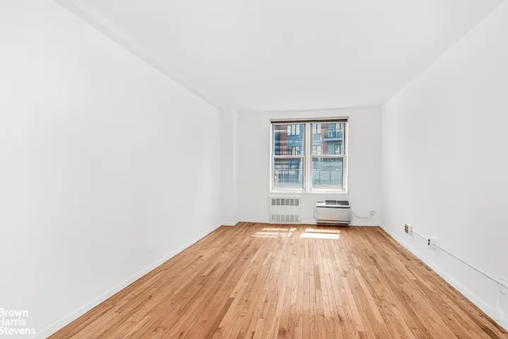 2736 INDEPENDENCE Avenue, New York City, NY 10463