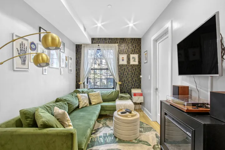 573 GATES Avenue, New York City, NY 11221
