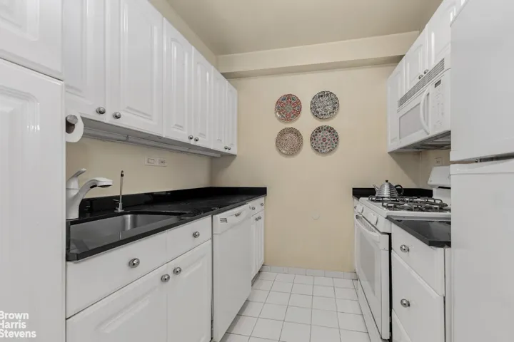 123 E 75TH Street, New York City, NY 10021