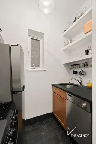 252 W 20TH Street, New York City, NY 10011