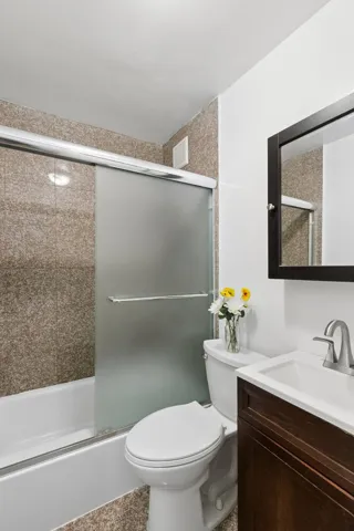 230 E 52ND Street, New York City, NY 10022