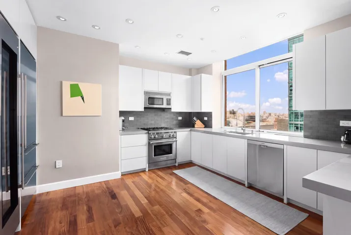 212 E 57TH Street, New York City, NY 10022