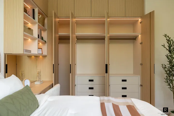 100 Scholes Street, New York City, NY 11206