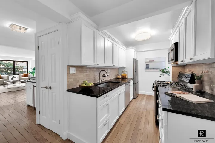 140 E 56th Street, New York City, NY 10022