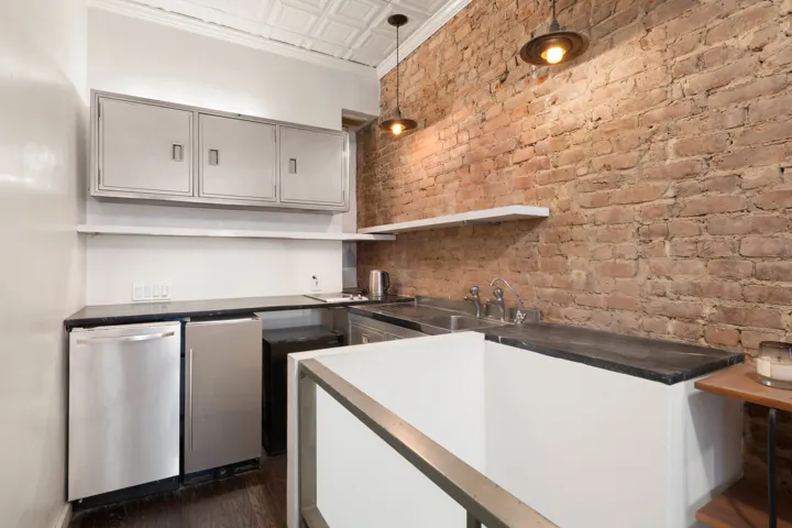 215 E 17TH Street, New York City, NY 10003