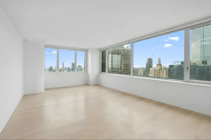 322 W 57th Street, New York City, NY 10019