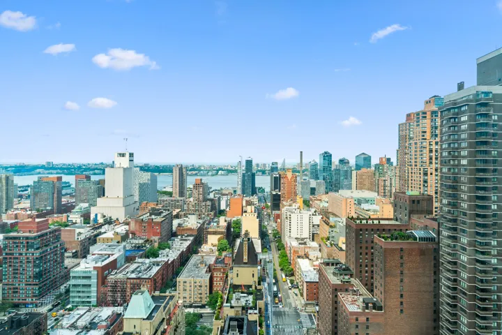 322 W 57th Street, New York City, NY 10019