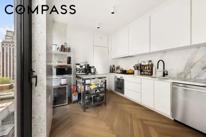 16 W 40th Street, New York City, NY 10018