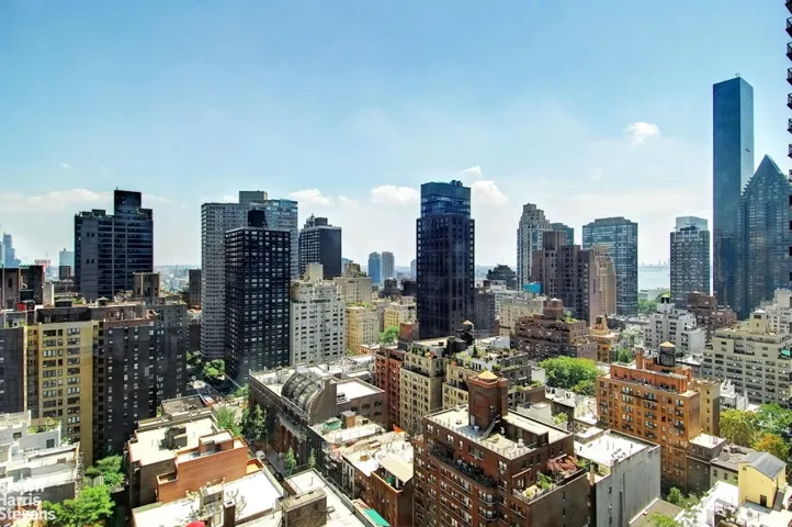 300 E 55TH Street, New York City, NY 10022