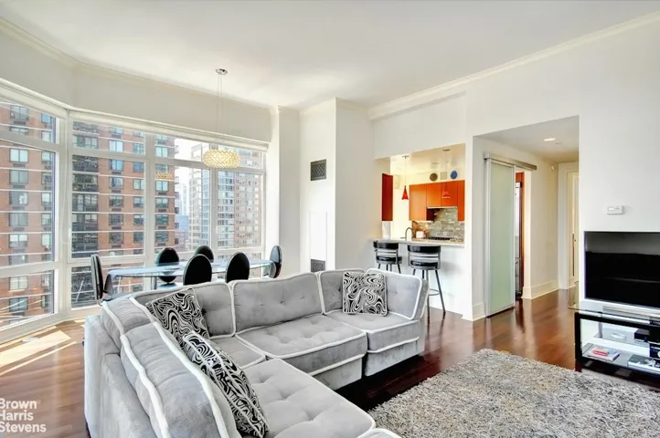 300 E 55TH Street, New York City, NY 10022