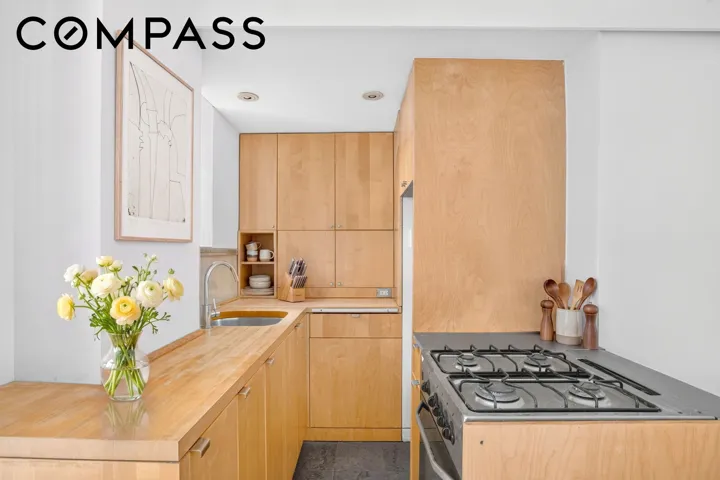 140 E 40th Street, New York City, NY 10016