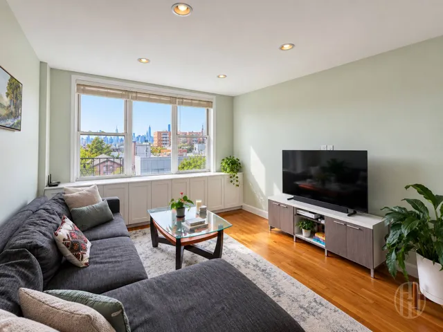 50-15 39th Street, New York City, NY 11104