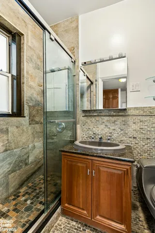 326 E 73RD Street, New York City, NY 10021