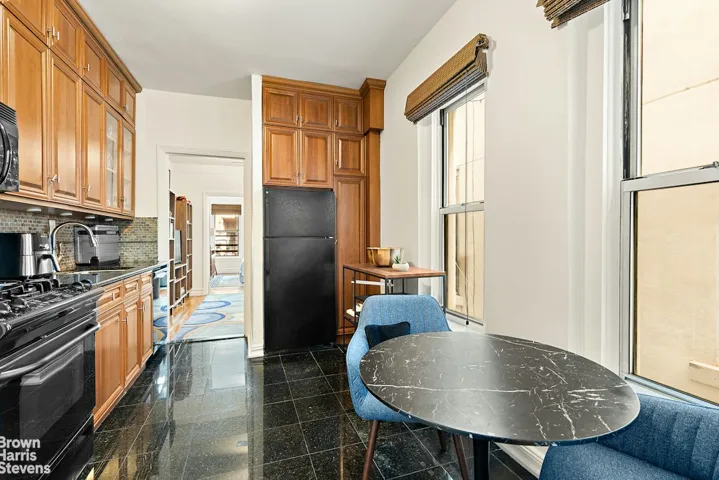 326 E 73RD Street, New York City, NY 10021