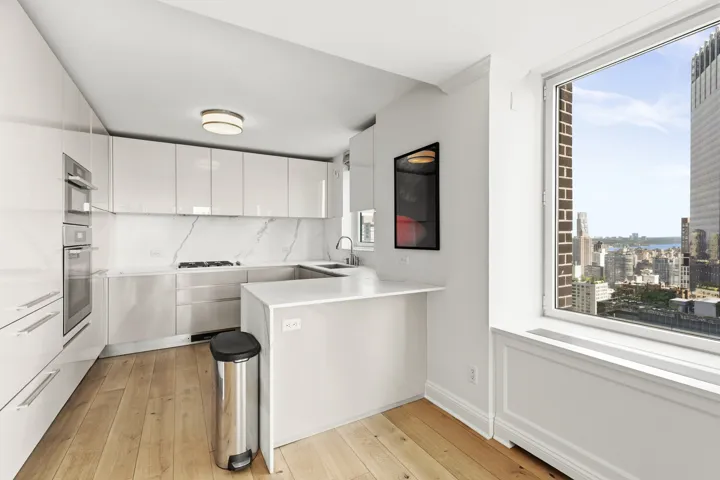 322 W 57TH Street, New York City, NY 10019