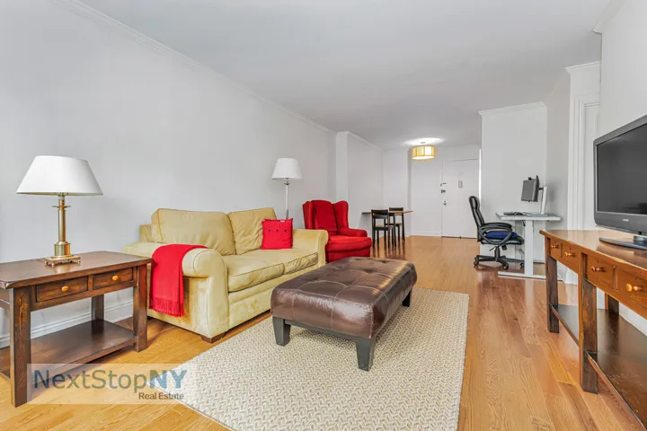 245 E 54TH Street, New York City, NY 10022