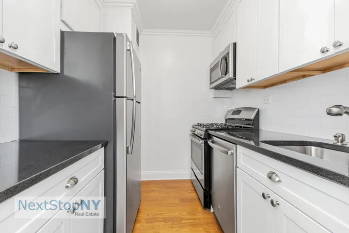 245 E 54TH Street, New York City, NY 10022