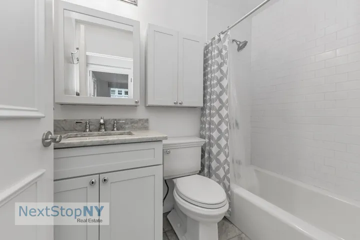 245 E 54TH Street, New York City, NY 10022