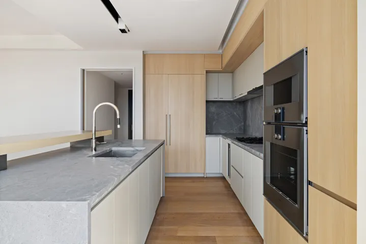 100 VANDAM Street, New York City, NY 10013