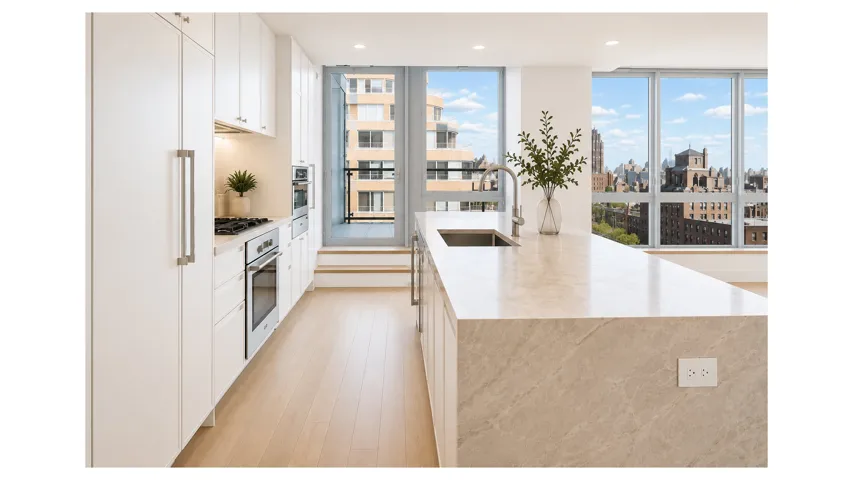 212 W 72ND Street, New York City, NY 10023