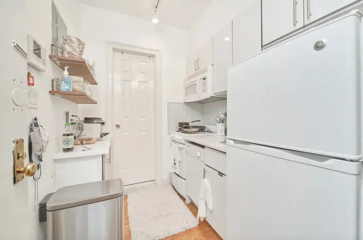 172 MULBERRY Street, New York City, NY 10013