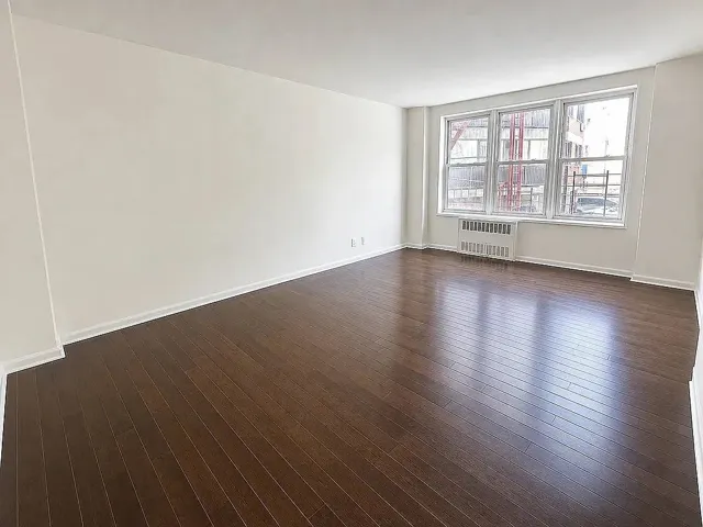 81-31 Baxter Avenue, New York City, NY 11373
