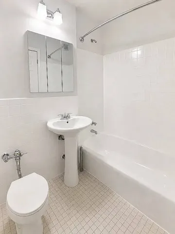 81-31 Baxter Avenue, New York City, NY 11373