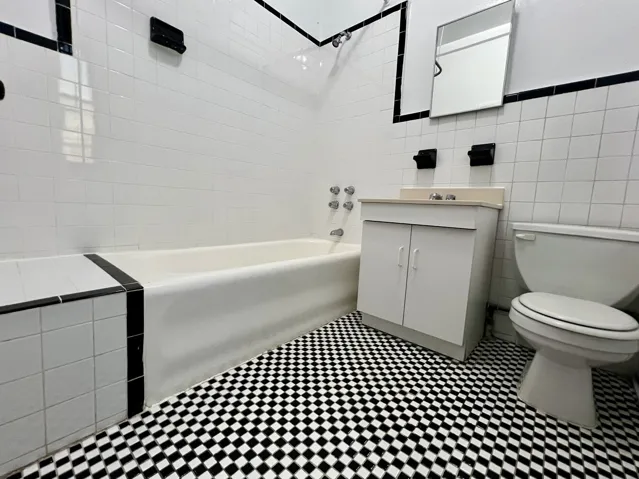 155 E 52ND Street, New York City, NY 10022