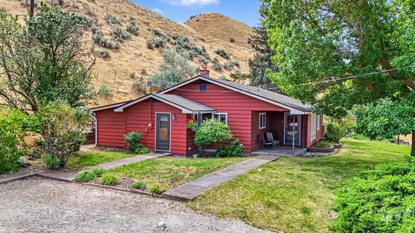 Red-sided residence featuring a front entry porch and a smaller side porch