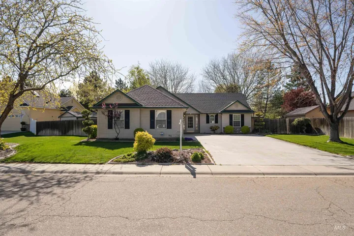 2123 S Candlewood Dr, Nampa Id 83686