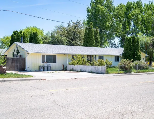 435 N Haskett Street, Mountain Home Id 83647-2557