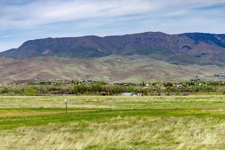 3935 Jake Lane, Emmett, Idaho 83617