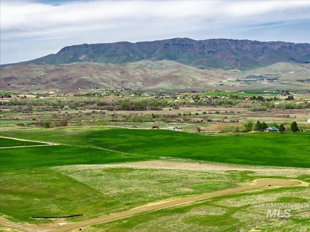 3825 Jake Lane, Emmett, Idaho 83617