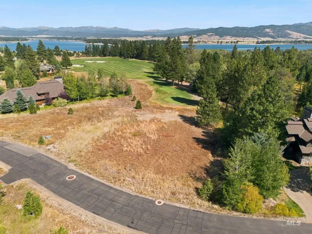 880 Discovery Dr, Donnelly, Idaho 83615