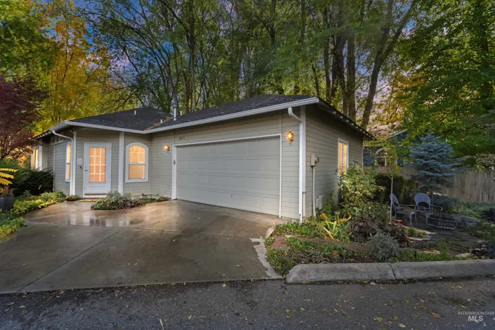 2416 N Birchgrove Lane, Boise, Idaho 83703