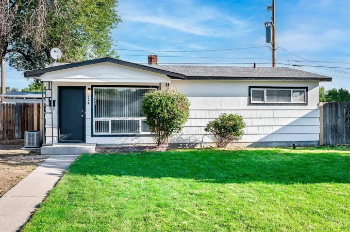 224 Baker Dr, Mountain Home Id 83647-2306