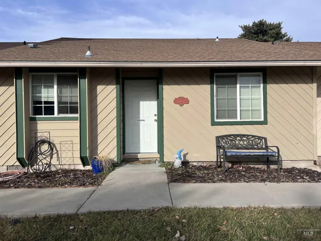 Middle townhouse of three.