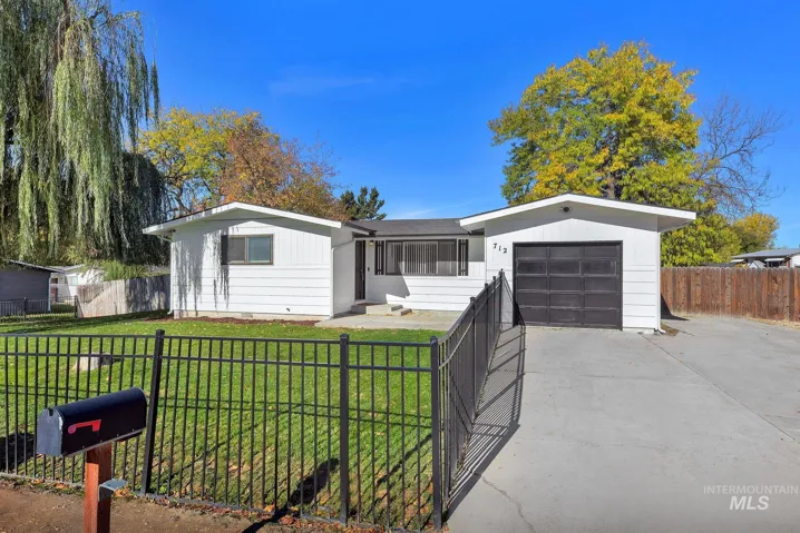 712 Sunny Lane, Nampa Id 83651