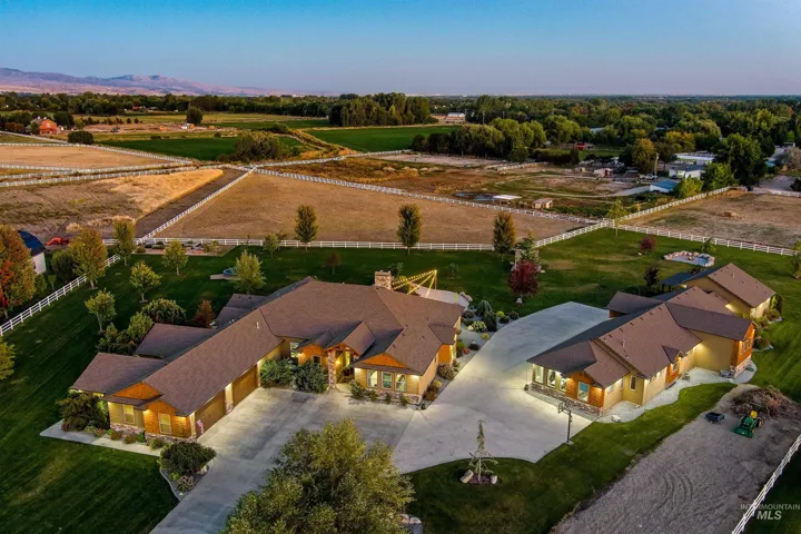4563 W Cornerstone Lane, Eagle, Idaho 83616