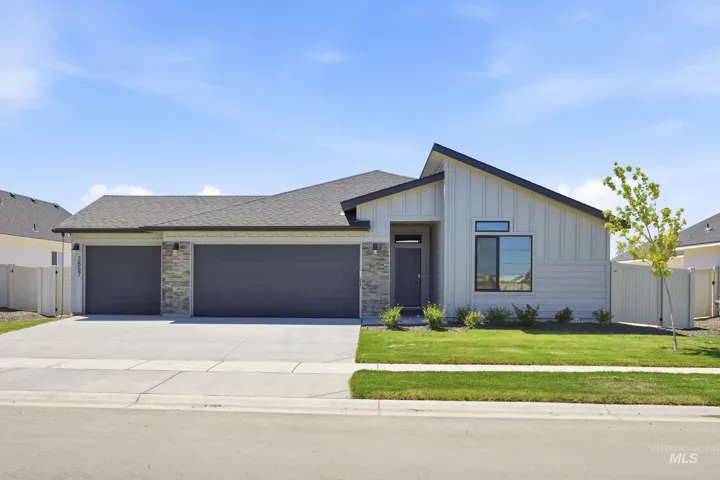 2183 N 8th E St, Mountain Home, Idaho 83647
