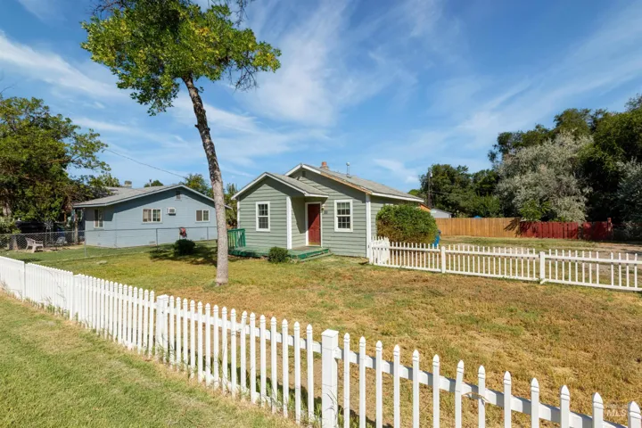 811 E Ash St, Caldwell Id 83605