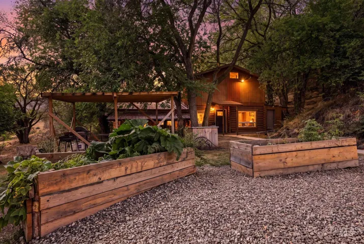 6 Sunburst Rd, Horseshoe Bend, Idaho 83629