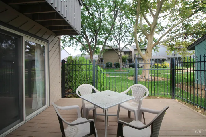 Deck featuring outdoor dining space