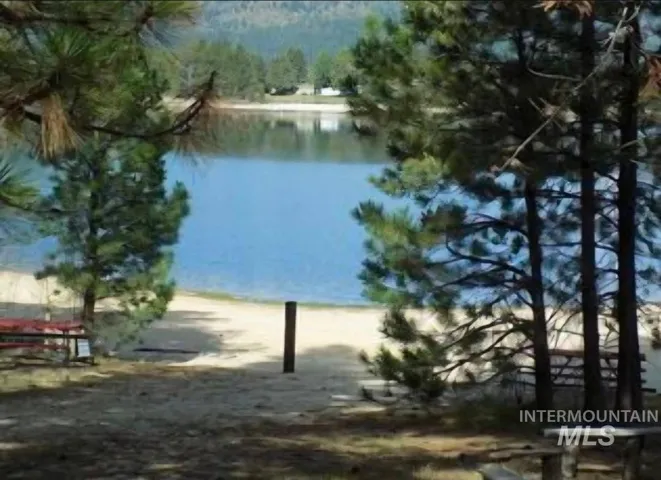 12962 Patty Dr., Donnelly, Idaho 83615